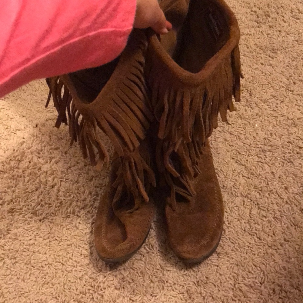 Minnetonka fringe boots